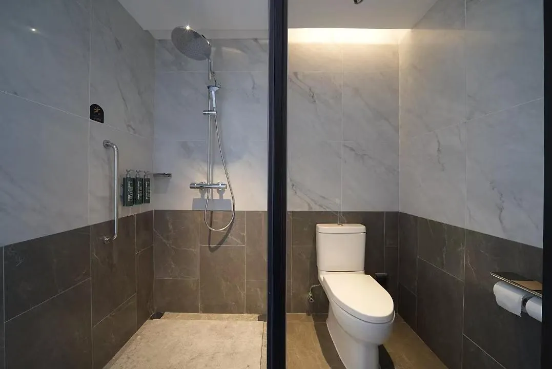 Hilton Garden Inn Shanghai Caoyang Hotel