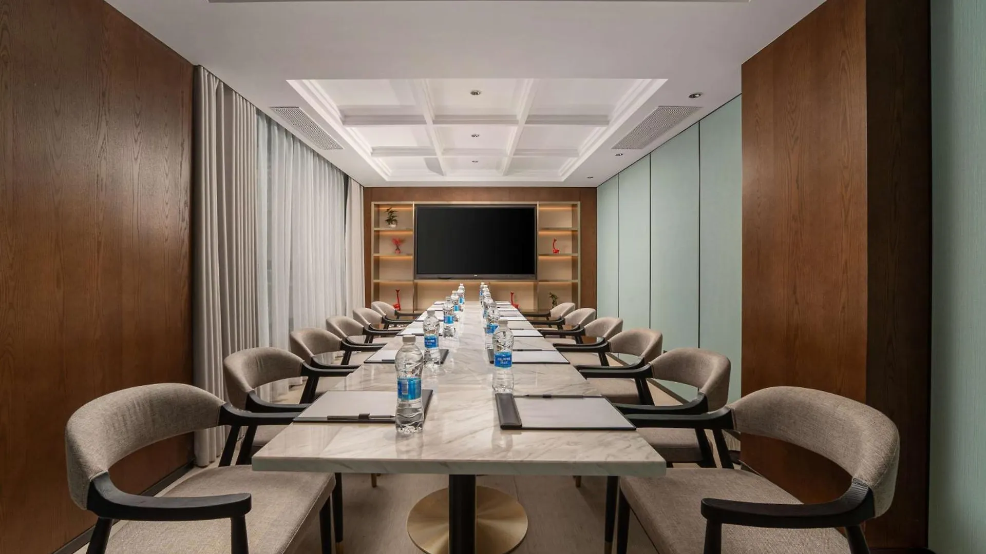 Hilton Garden Inn Shanghai Caoyang 4*,
