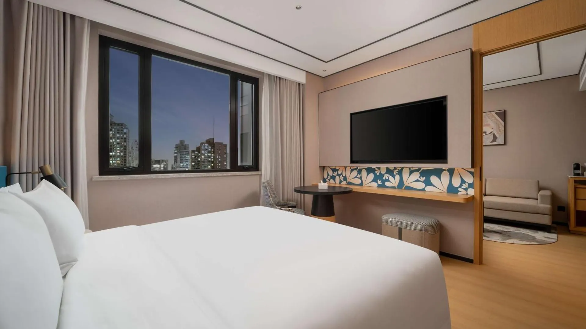Hilton Garden Inn Shanghai Caoyang Hotel