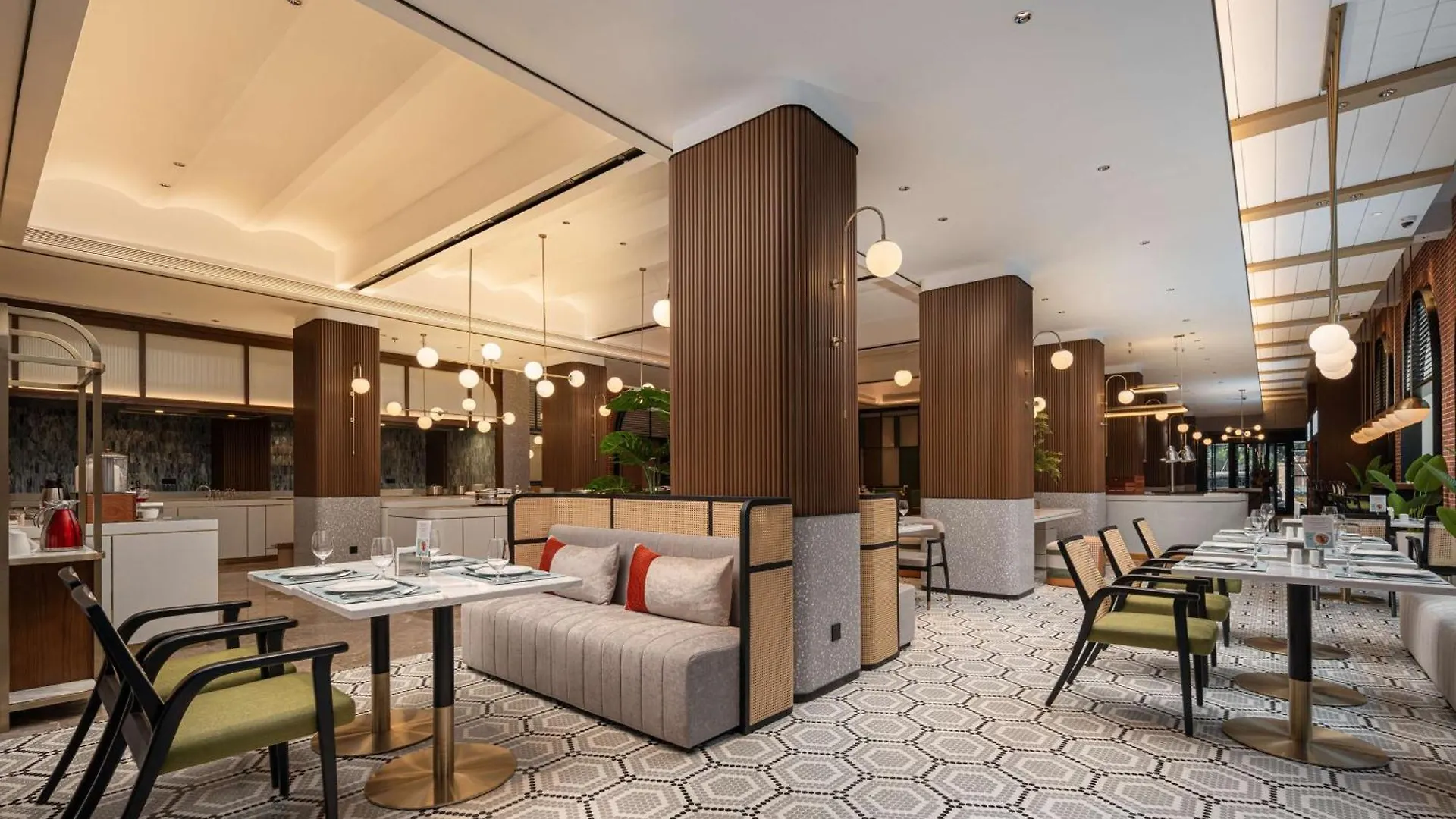 Hilton Garden Inn Shanghai Caoyang 4*,  China